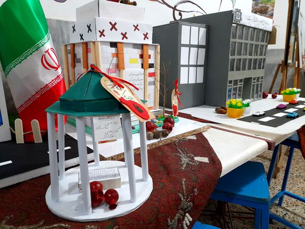 برپایی نمایشگاه به‌مناسبت هفته پژوهش در هنرستان بدیع مشهد