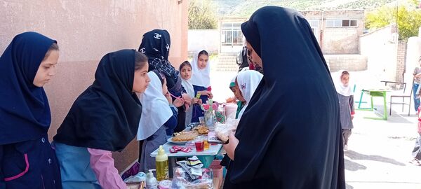 بازارچه دانش‌آموزی در مدارس شهرستان سملقان