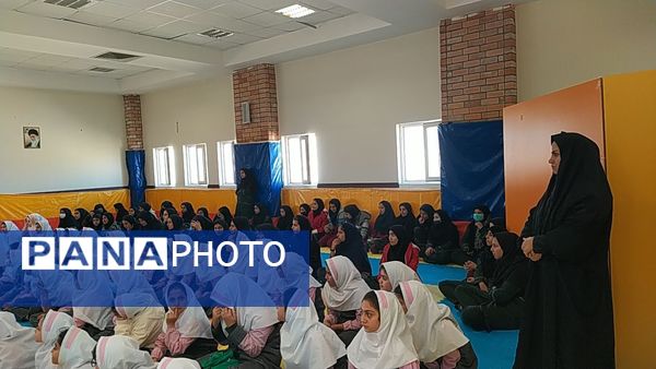 مراسم گرامیداشت هفته پدافند غیرعامل در دبیرستان سردار شهید سلیمانی فیروزکوه