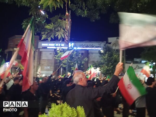 نهمین شب از مراسم عزاداری امام حسین همراه با هئیت زنجیر زنی در حسینیه امام خمینی