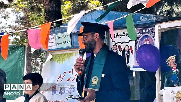 خادمین حرم مطهر رضوی غبار از مزار شهید نظافتی برداشتند