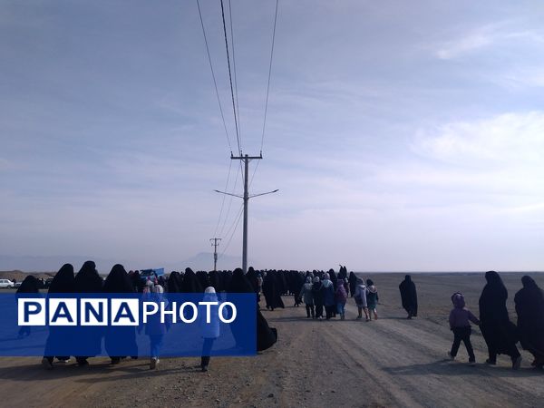 پیاده‌روی خانوادگی به مناسبت نیمه شعبان در روستای زوزن