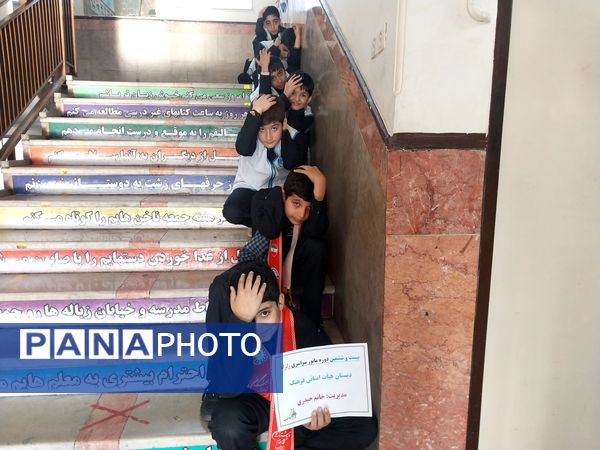 کسب آمادگی در روزهای قبل از اجرای مانور زلزله در مدرسه ملاصدرا