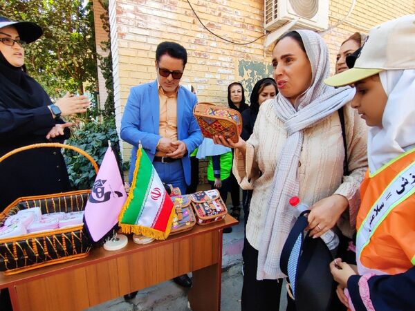 فراگیری پویایی مدرسه،خانواده و جامعه  از دبستان هدی یک 