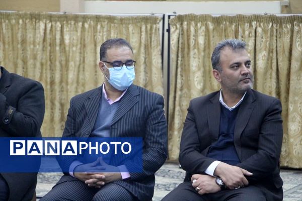 رونمایی کتاب «صبحی که در راه است» 