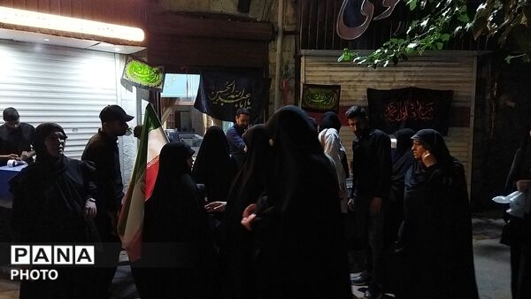 چایخانه حوزه علمیه گلشن در چهارمین شب ماه محرم ۱۴۰۵