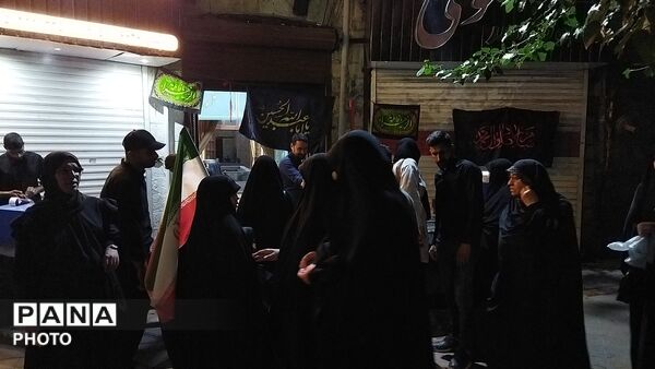 چایخانه حوزه علمیه گلشن در چهارمین شب ماه محرم ۱۴۰۵
