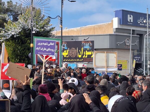 راهپیمایی ۲۲بهمن در شهرستان کاشمر با حضور پر رنگ مردم برگزار شد 