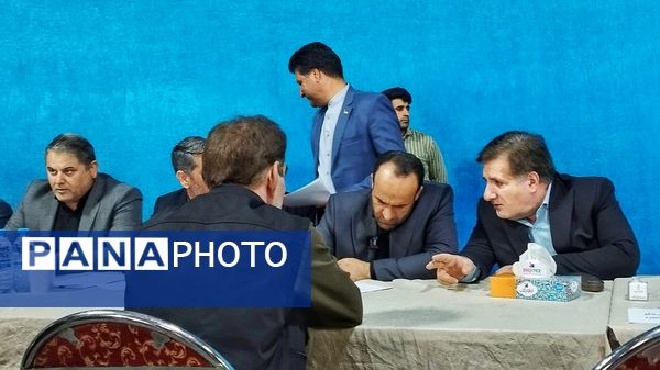 برپایی میز خدمت نماینده مردم اشتهارد در مصلی شهرستان اشتهارد