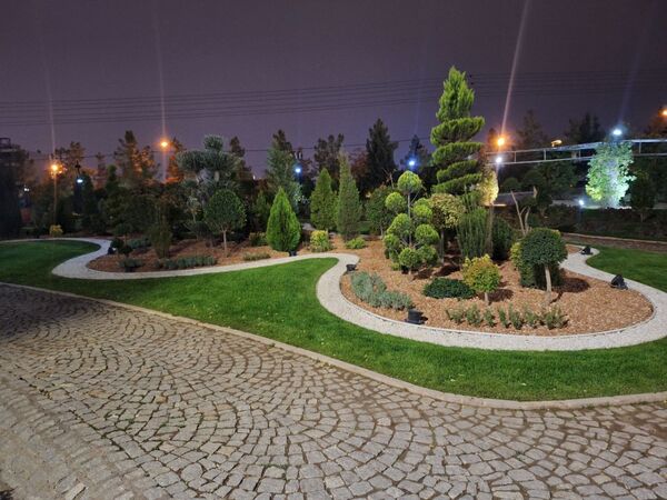زیبایی باغ گل‌های مشهد در پاییز
