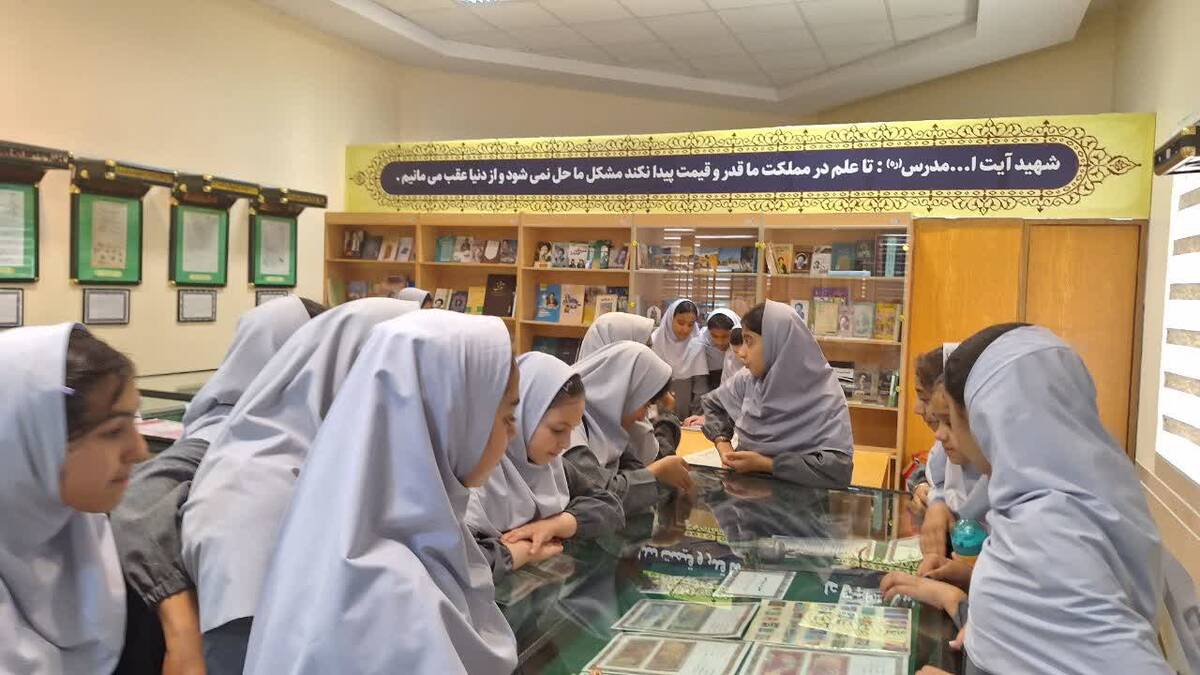 بازدید مدارس شهرستان کاشمر از موزه زیارتگاه شهید آیت الله مدرس (ره)
