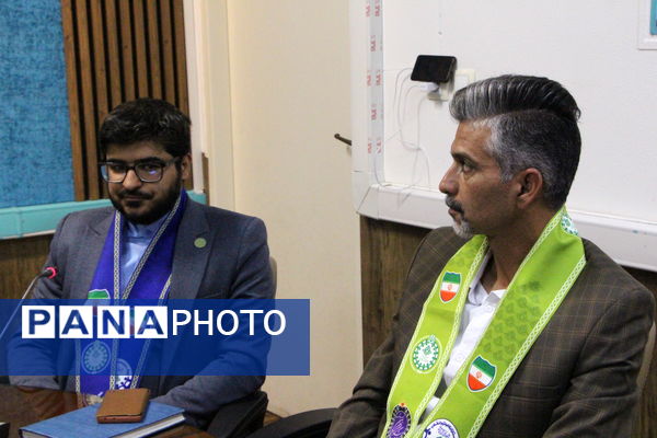 نشست ریاست سازمان دانش‌آموزی با مدیر آموزش و پرورش ناحیه یک یزد