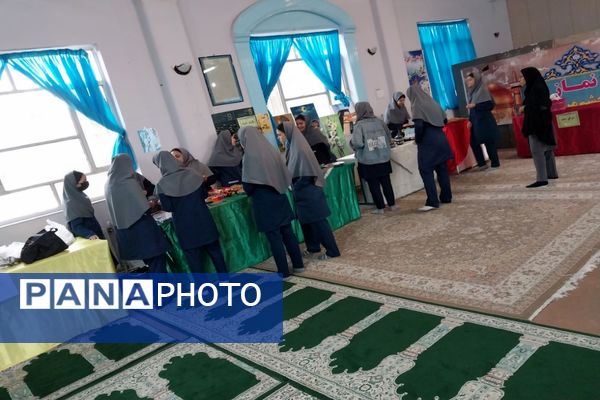 بازارچه کسب و کار دانش‌آموزی در مدرسه فدک