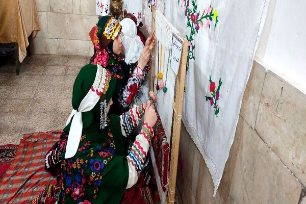اجلاس استانی ویژه مدیران دبیرستان‌های نمونه دولتی و شبانه‌روزی استان خراسان رضوی در دبیرستان دخترانه شهید مجید دهنوی