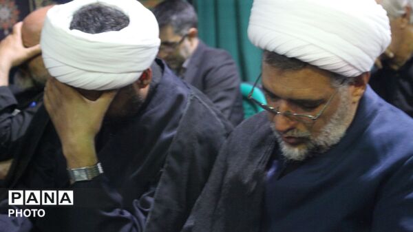 سوگواری جامعه فرهنگی کرمان در حسینیه ثارالله