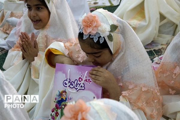 لبخند بندگی در دل‌های کوچک