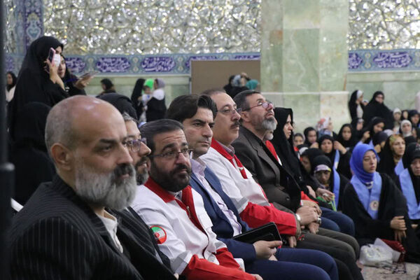 همایش تجلیل از دختران عضو هلال احمر در قم