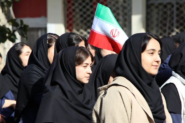 تجلی اقتدار مردم بهارستان در راهپیمایی ۱۳ آبان