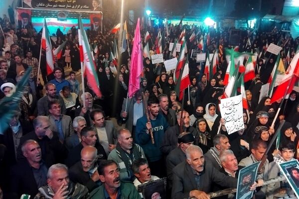 نورآباد میزبان هفتاد و چهارمین موج تجمعات بیعت با رهبری 