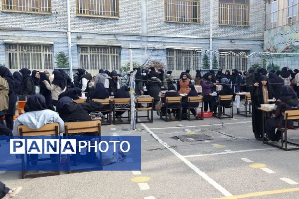 برگزاری بازارچه اقتصادی در دبیرستان شاهد تکتم