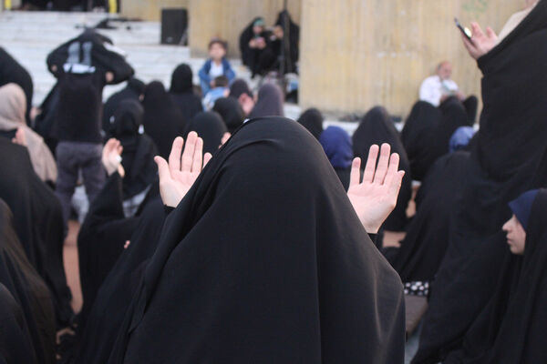 زمزمه عاشقانه دعای عرفه در یادمان 14 شهید گمنام کوه خضر نبی(ع)