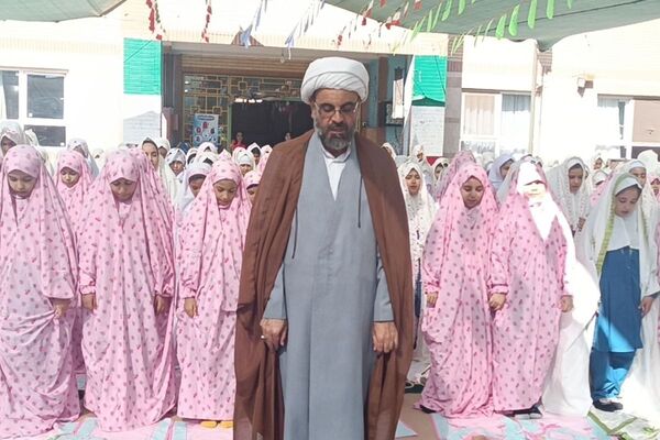 برگزاری طرح مصباح الهدی و نماز جماعت در دبستان شهید اول ۲ ناحیه یک شهرری