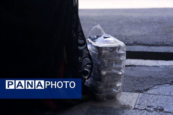  پخش 8600 غذای گرم با همت مرکز نیکوکاری شهید مهدی باکری و موسسه نذرواره در تبریز