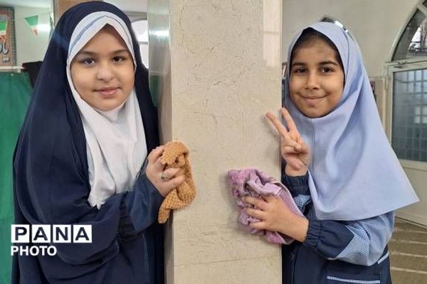 غبارروبی مساجد به مناسبت آغاز ماه مبارک رمضان توسط دانش‌آموزان ناحیه دو شهرری 