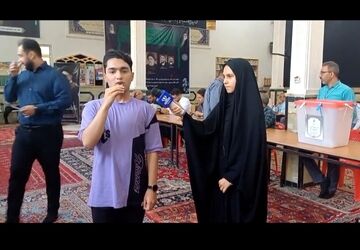 حضور رای اولی ها پای صندوق های رای