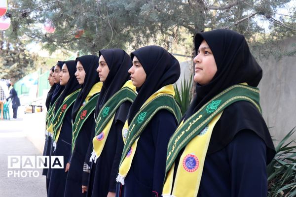 همایش «یاوران انقلاب» ناحیه ۶ مشهد در دبیرستان یاس ۲ 