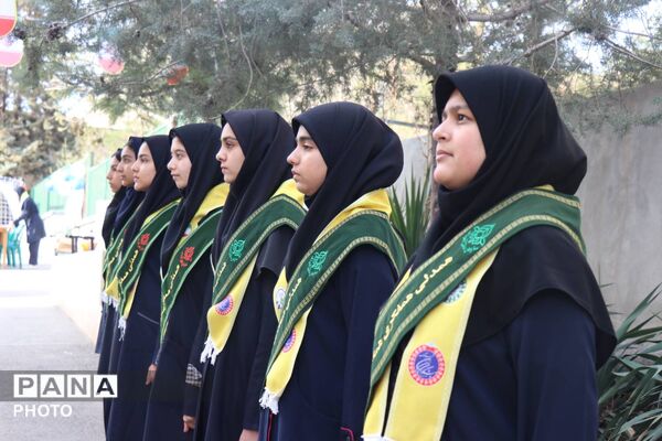 همایش «یاوران انقلاب» ناحیه ۶ مشهد در دبیرستان یاس ۲ 