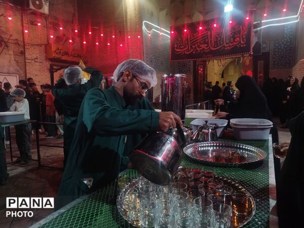 عطر چای روضه در صد و پنجاه و نهمین شبِ میثاق؛ خادمی به رسم ارادت