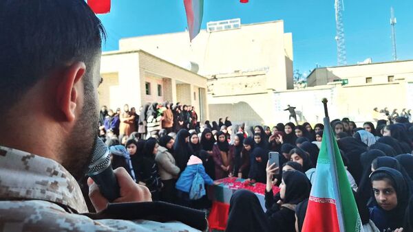 استقبال از شهدای گمنام در دبیرستان حضرت زینب(س) شهرستان لنده