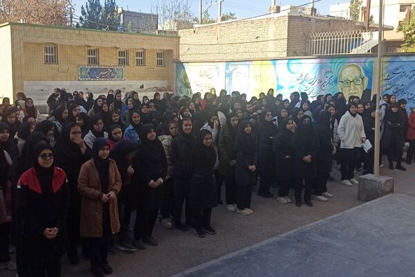 گرامیداشت ۱۳ آبان و یاد شهدای دانش‌آموز سال 57 در دبیرستان فرزانگان قوچان