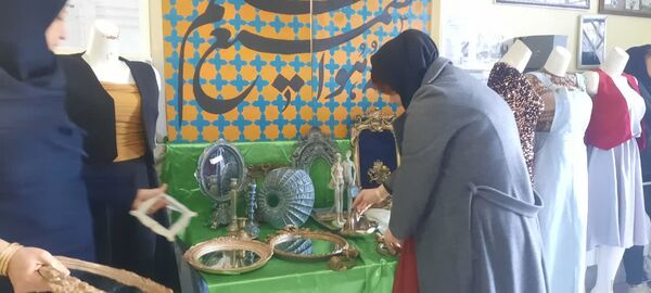 برپایی بازارچه هنرهای دستی در هنرستان ثمین
