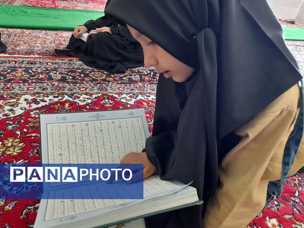 محفل انس با قرآن در  ماه مبارک رمضان در مهدیه روستای دهنو خلیل آباد 