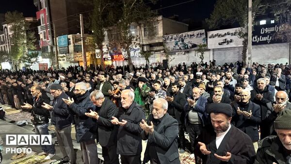 اقامه نماز استغاثه و تجدید بیعت در اجتماعات شبانه شهرستان ساوجبلاغ