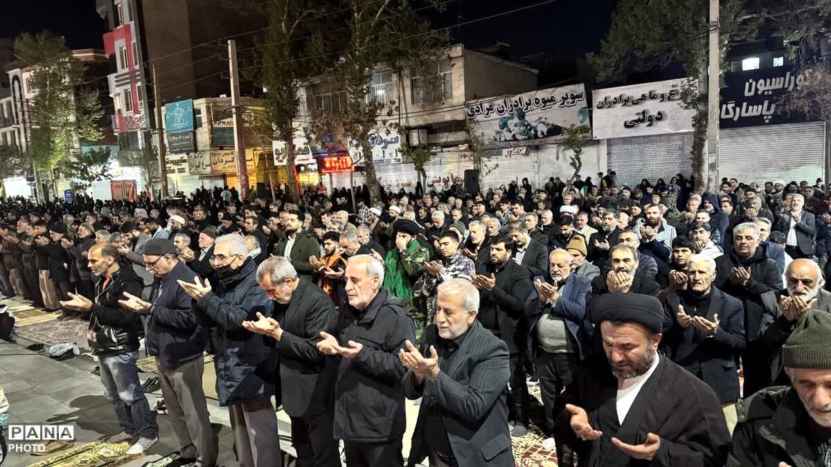 اقامه نماز استغاثه و تجدید بیعت در اجتماعات شبانه شهرستان ساوجبلاغ