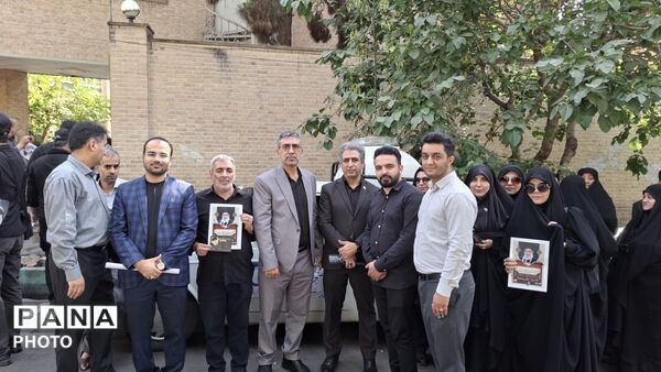  حضور حماسی فرهنگیان منطقه ۳ در مراسم وداع با رهبر شهید