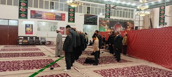 نماز جماعت در شب میلاد حضرت زهرا س در خلیل آباد