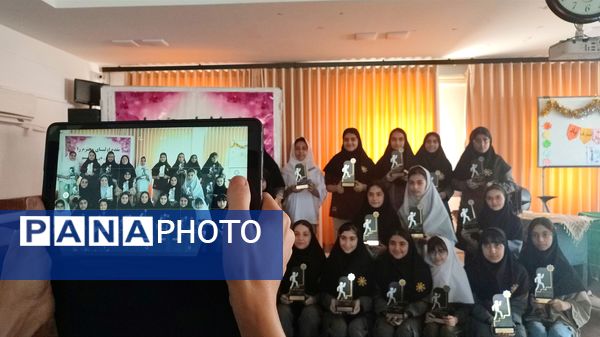 آیین تجلیل از ورودی‌های جدید دبیرستان فرزانگان قائمشهر