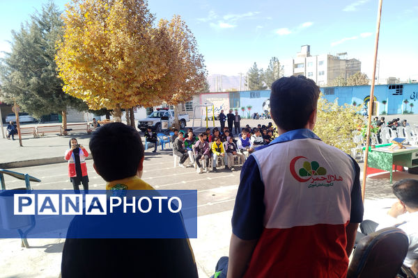 دانش‌آموزان مدرسه شهید باهنر لردگان آماده مقابله با زلزله شدند