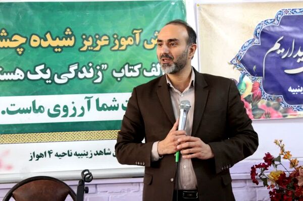 تقدیر از دانش‌آموز مولف کتاب «زندگی، یک هسته»