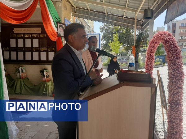 بزرگداشت هفته‌ دفاع مقدس در دبیرستان شاهد شهید حمامی