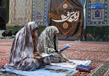 قرائت دعای‌ام داوود در حرم مطهر رضوی 