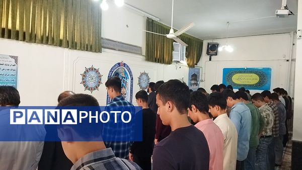 اولین نماز جماعت دبیرستان شاهد ابوذر غفاری در سال تحصیلی جدید 