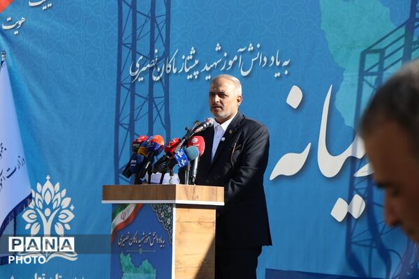 «مهر کریمانه» با حضور وزیر آموزش و پرورش در دبستان پروین اعتصامی بهارستان‌دو