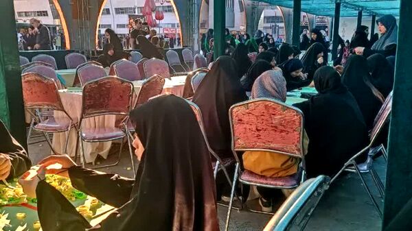 خدمت رسانی موکب سوغات و هنر دختران نوجوان مشهدی 