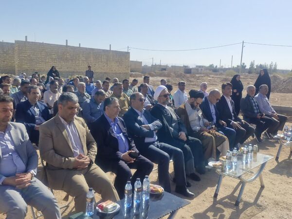 آیین کلنگ زنی پروژه آموزشی ۹ کلاسه هوشمند خیری روستای بهادران مهریز
