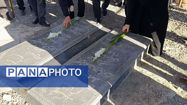 گلباران قبور شهدای شهر سفیددشت به مناسبت دهه فجر